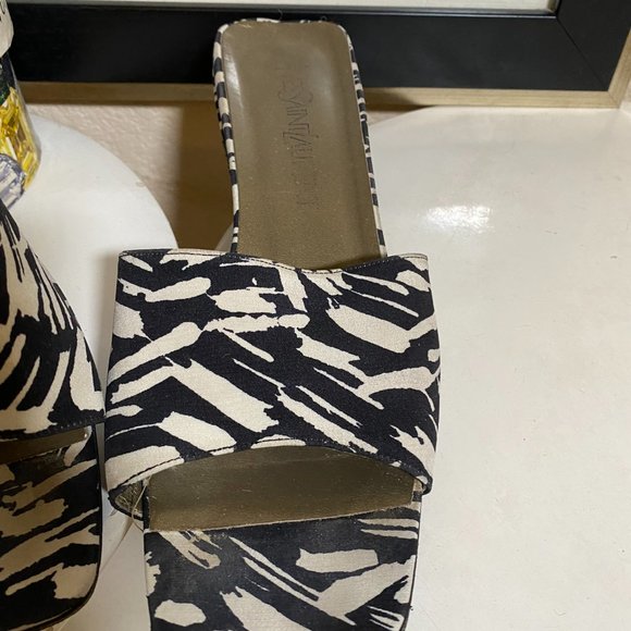 Vintage Yves Saint Laurent black and white geometic print slides 7.5 - Picture 3 of 11